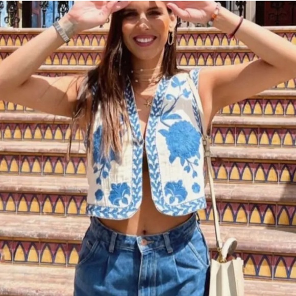 ⭐️HP! Vest embroidered with blue flowers. Size L. New! - Picture 9 of 10